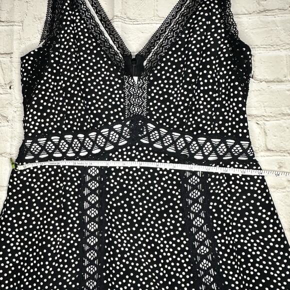 Nanette Lepore Women's Dress Size 2 Black And White - Picture 4 of 5